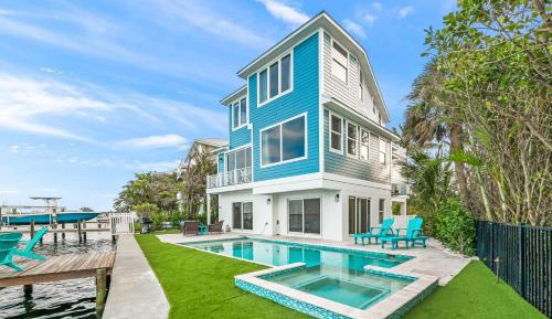 Four-Bedroom Holiday Home