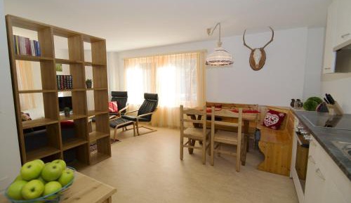 2-Bedroom Apartment with Mountain View