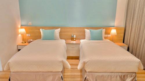 Superior Twin Room with City View