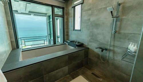 Deluxe Double Room with Balcony and Sea View