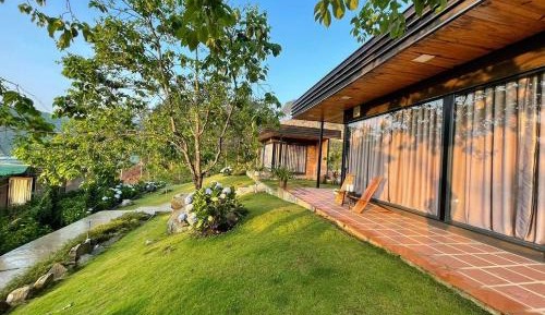 Villa with Garden View