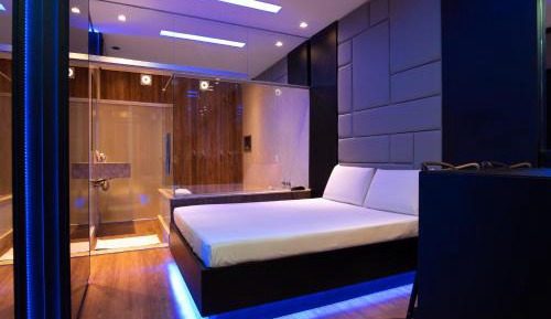 Deluxe Suite with Spa Bath