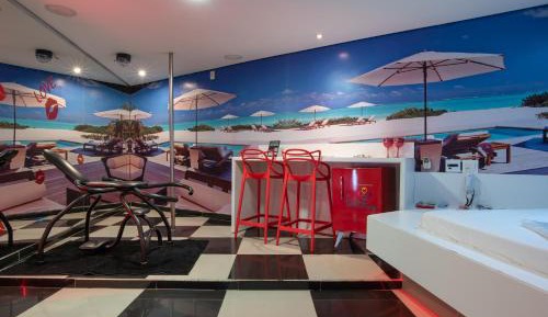 Deluxe Suite with Spa Bath