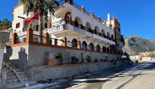 Suite with Mountain View
