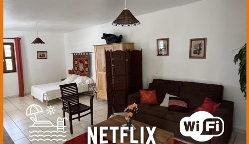 Apartment with Pool View 