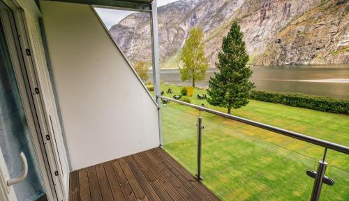 Deluxe Double Room with Balcony and Sea View