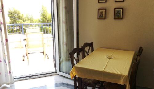 One-Bedroom Apartment (2 Adults + 2 Children)