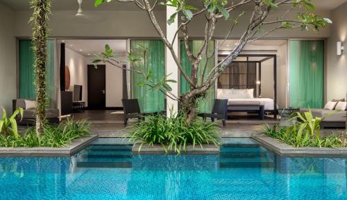 Junior Suite with Pool View