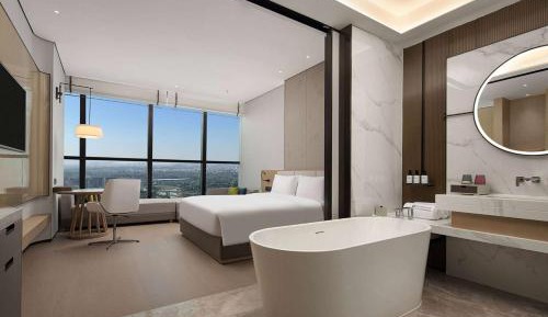 Deluxe King Room with Lake View - Non-Smoking