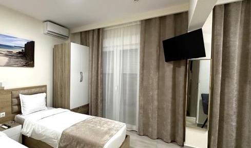 Deluxe Twin Room with Side Sea View