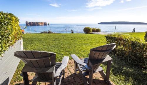 Standard Queen Room with Two Queen Beds with Sea View
