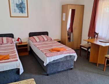 Standard Twin Room with Garden View