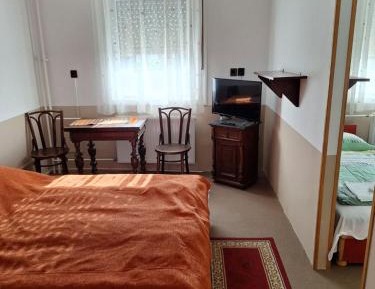 Quadruple Room with Private Bathroom