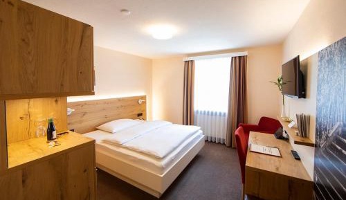 Standard Queen Room
