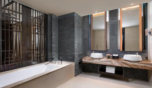 One-Bedroom King Suite