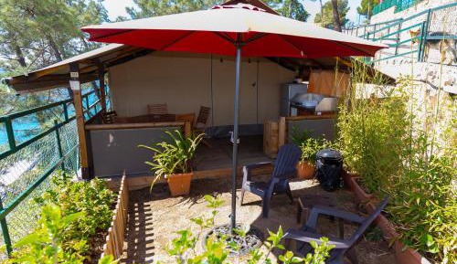 Deluxe Tent (5 Adults)