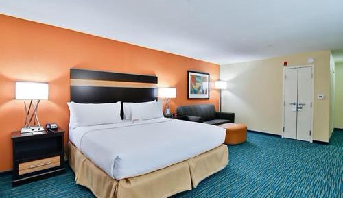 Standard King Room with Mobility Accessible Roll-In Shower