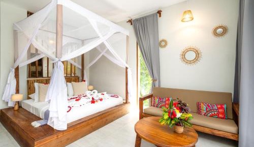Deluxe Double Room with Balcony and Sea View