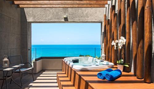 Aqua Deluxe Room, Guest room, 1 King, Sea view, Whirlpool