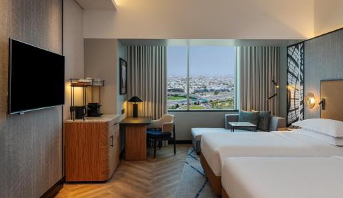 Club Twin Room, Skyline view  - Club lounge Access including Breakfast, Evening Cocktail hours & Soft Refreshments & Canapes
