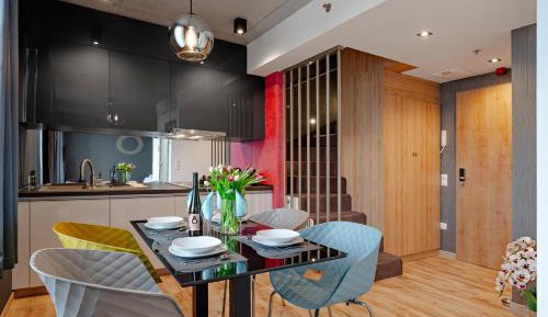 Deluxe Penthouse Suite with Outdoor Jacuzzi