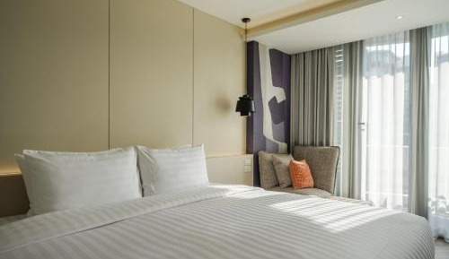 Deluxe King Room