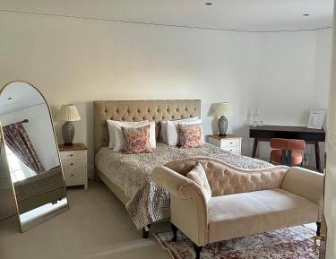 Deluxe King Suite
