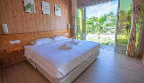 Bungalow with Garden View