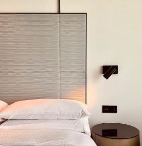 Traditional room with 1 King Bed