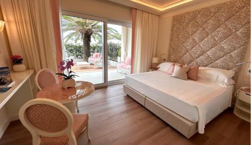 Suite with Pool View