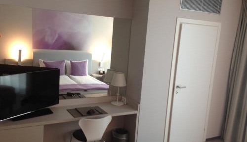 Modern Cozy Double Room