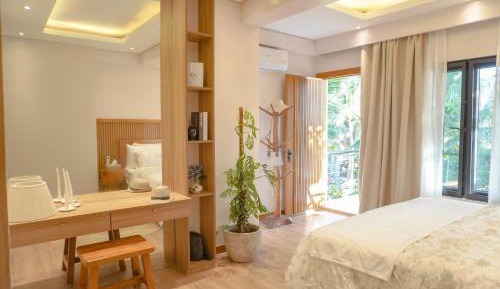 Deluxe Suite with Sea View