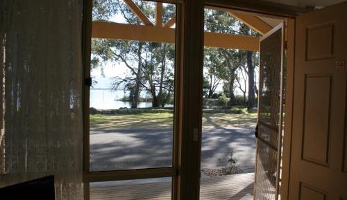 Two-Bedroom Cabin with Grampians and Lake Views