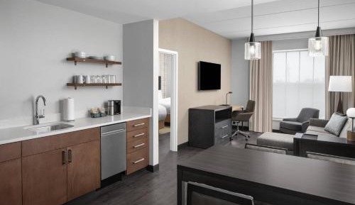 Queen Corner Suite