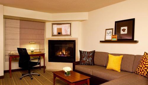 King Studio with Sofa Bed and Fireplace