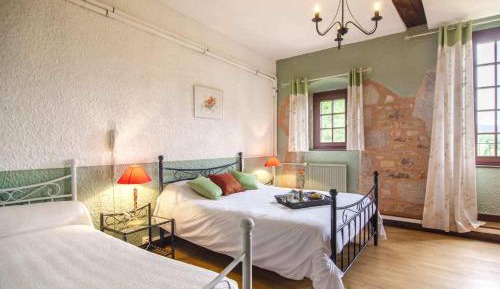 Economy Triple Room