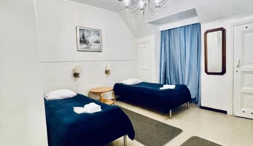 Twin Room with City View - Shared Bathroom