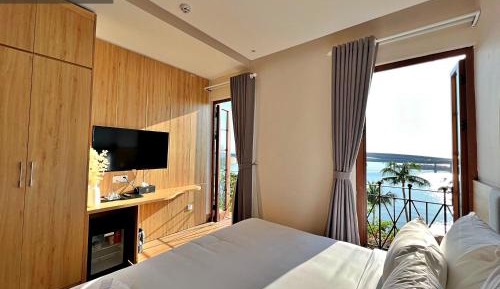 Deluxe Double Room with Balcony and Sea View
