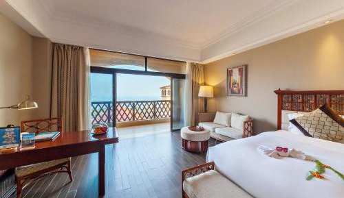 Elegant Sea-View Twin Room