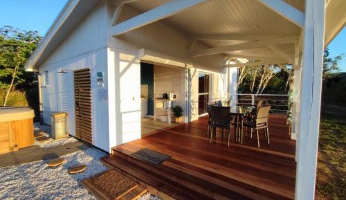 Bungalow with Patio
