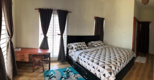 Deluxe Double Room with Side Sea View
