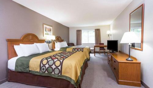 Quadruple Room with Two Queen Beds - Non Smoking