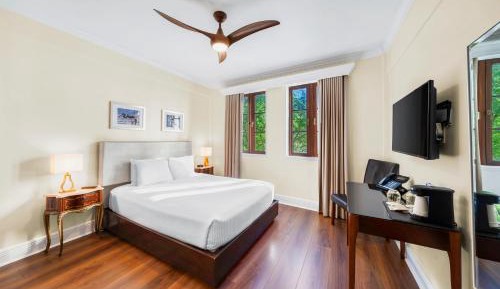 Deluxe Queen Room
