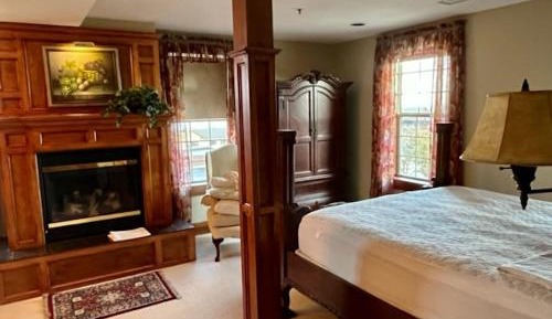 Deluxe Suite with Spa Bath