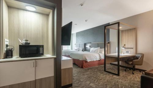 Suite with 2 Queen Trundle Beds 