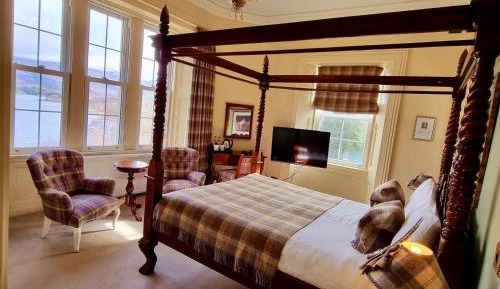 Superior King Room with View