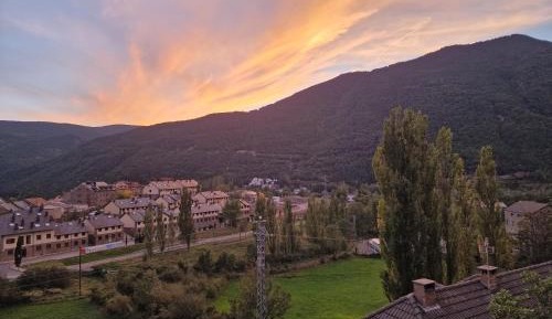 Apartment with Mountain View