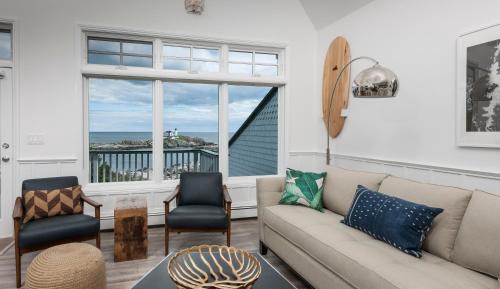 Two-Bedroom Deluxe Apartment with Ocean View