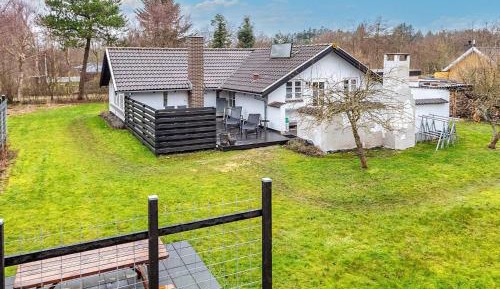 Three-Bedroom Holiday Home 
