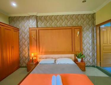 Double or Twin Room with Shared Bathroom
